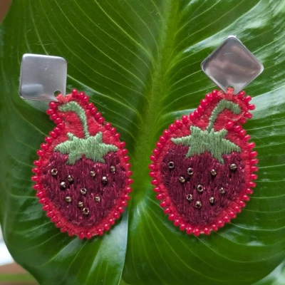 Boucles d'oreilles fraises recto