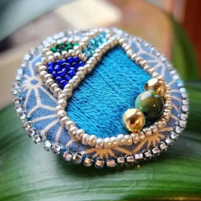 Broche tulipe bleue recto